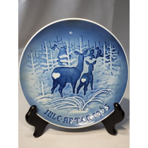 Bing & Grondahl B&G Christmas Plate 1965 Bringing Home The Christmas Tree - Picture 1 of 3